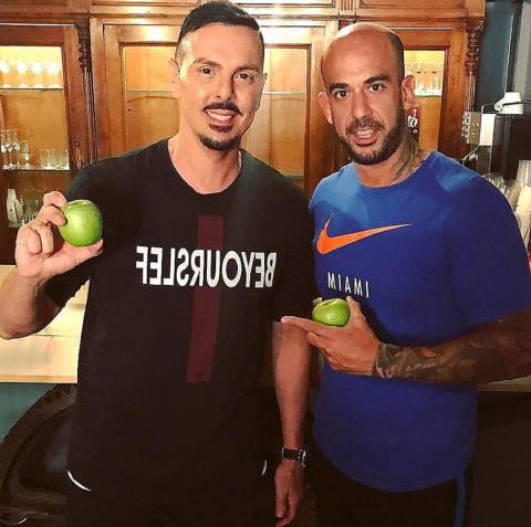 Νίκος Βουρλιώτης - Singer and Actor