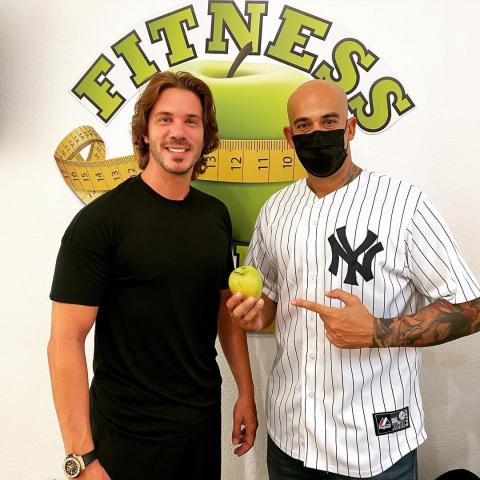 Νίκος Οικονομόπουλος - Singer